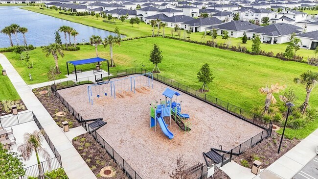 Foto del edificio - 6545 Cloverdale Ave