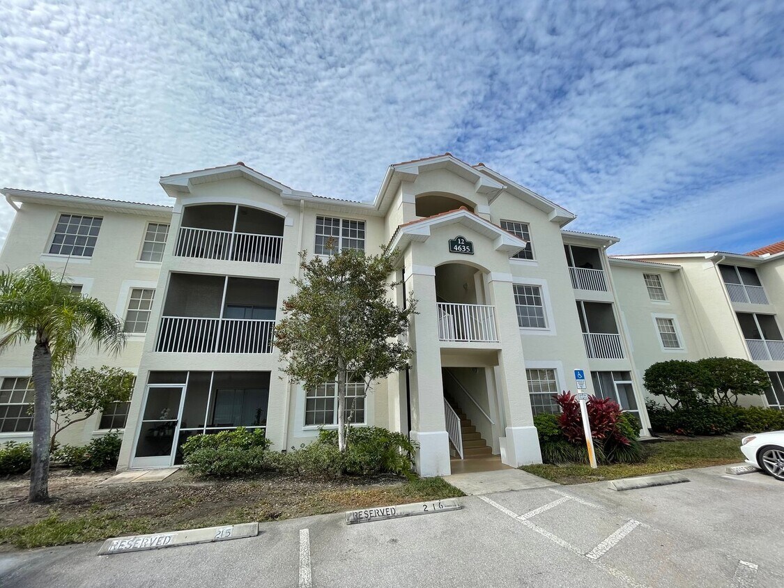 Foto principal - ANNUAL RENTAL - 2 BED / 2 BATH CONDO AT ST...