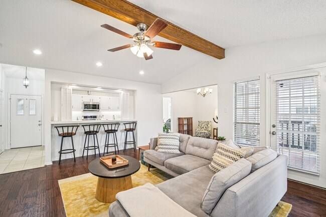 Building Photo - Hill Country Charm Meets City Convenience / 3 miles to Domain / One story / Covered Patio / Refri...