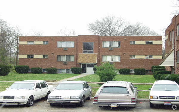 Building Photo - Chardon Park Apartments