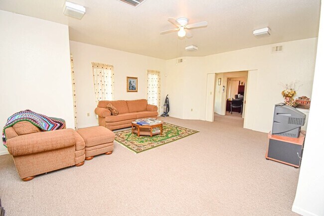 Foto del edificio - 576 Ellen Powell