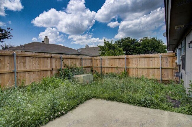 Building Photo - 6714 S Creek Dr
