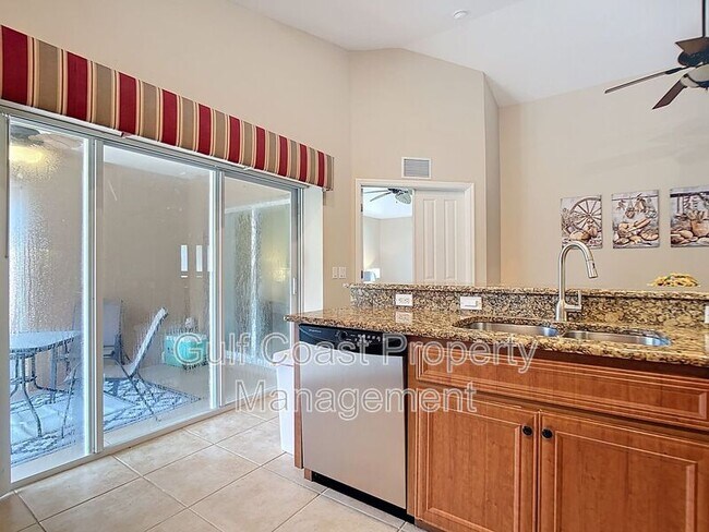 Foto del edificio - 227 Rotonda Blvd W