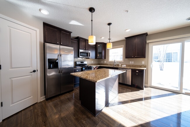Building Photo - 3261 Lakewood Trl