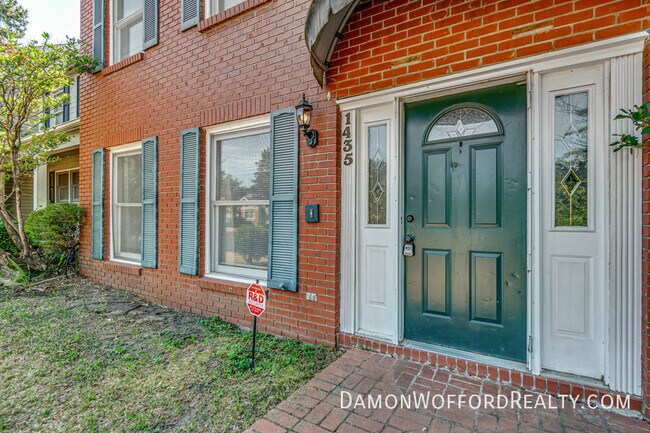 Foto del edificio - 1435 Roxbury Ct