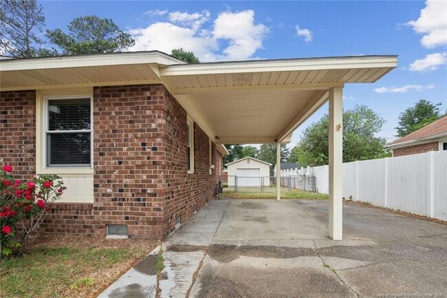 Building Photo - 508 Waterbury Dr