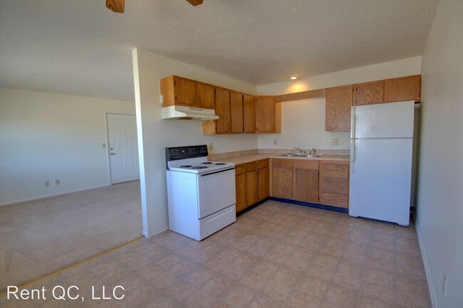 Building Photo - 763 W 61st St