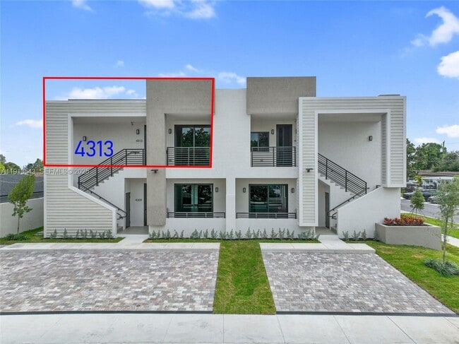 Foto del edificio - 4313 E 8th Ct