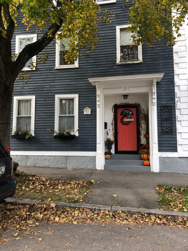 1 Dearborn St Unit Reardon, Salem, MA 01970 Apartments in Salem, MA