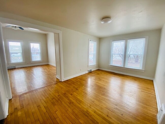 Building Photo - Spacious 2 Bedroom Single Family Home Avai...