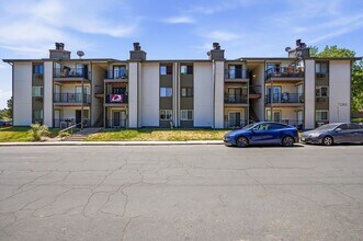 Building Photo - 2280 S Oswego Way