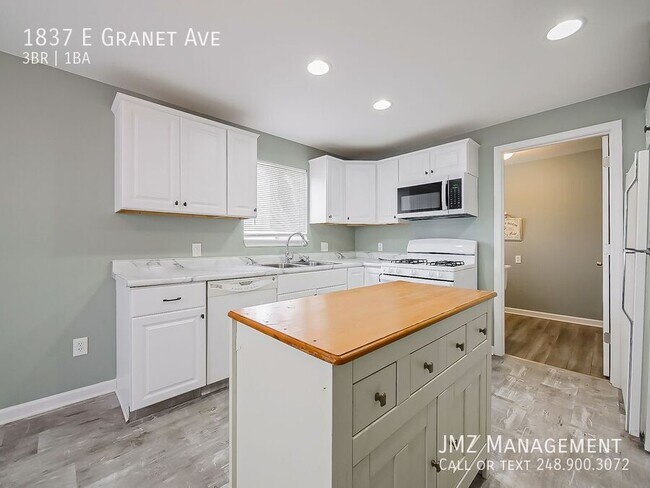 Building Photo - 1837 E Granet Ave