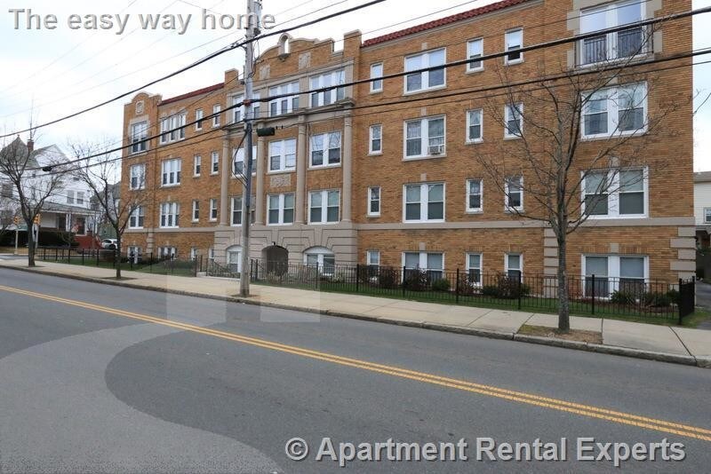 Primary Photo - 475 Highland Ave