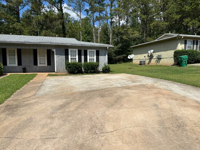 Building Photo - 105 Pine Terrace