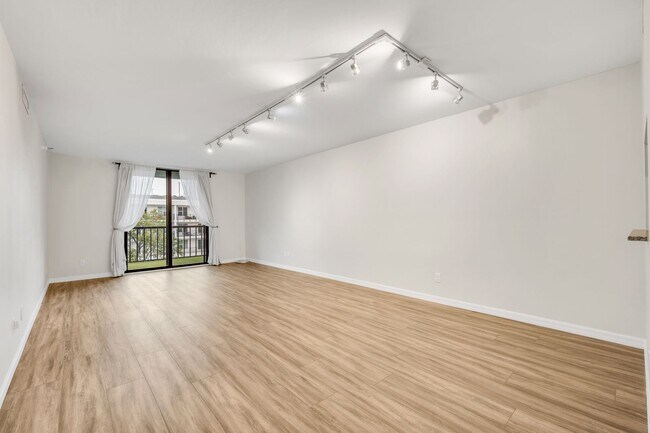 Foto del edificio - Updated 2-Bedroom Condo Near the Riverwalk