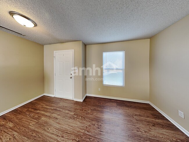 Foto del edificio - 8327 Wanda Lake Dr