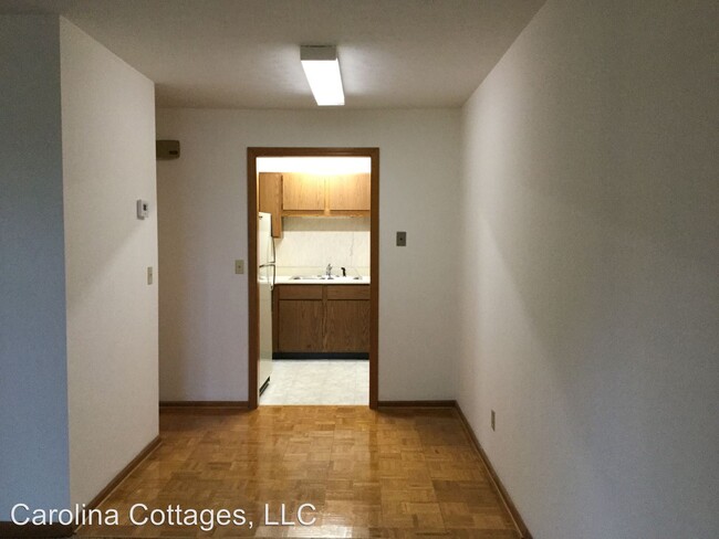 Building Photo - 521 Courtwood Ln