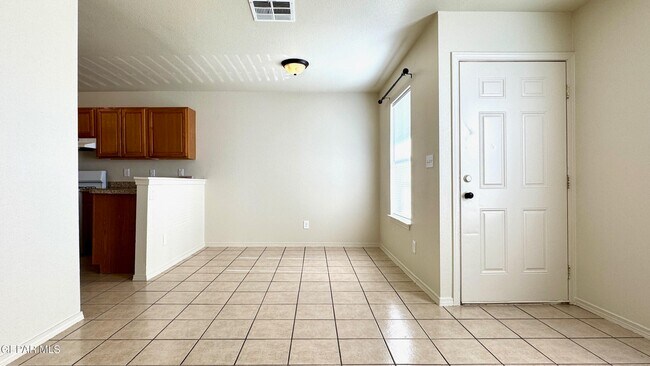 Building Photo - 8491 Roseway Dr