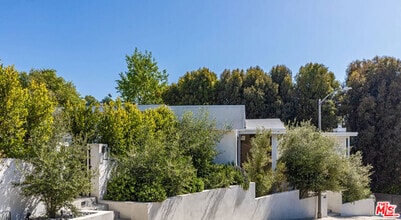 Building Photo - 2600 Zorada Dr
