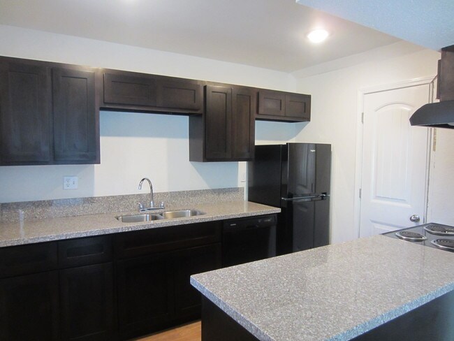 Building Photo - 200 E Castellano Dr
