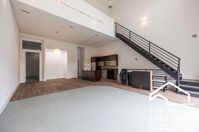 Foto del edificio - 1002 W Lake St