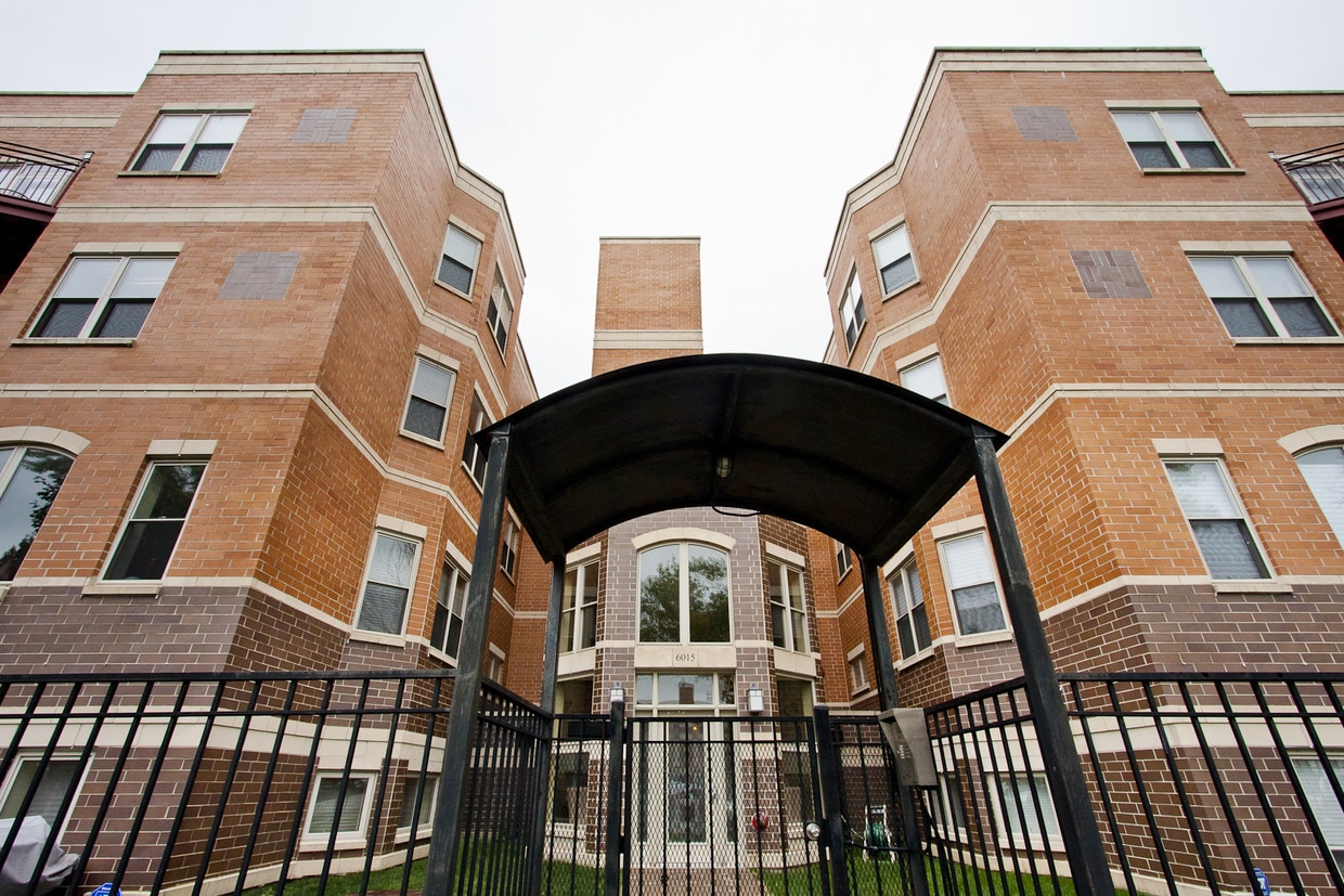 6015 N Mozart St, Chicago, IL 60659 Condo for Rent in Chicago, IL