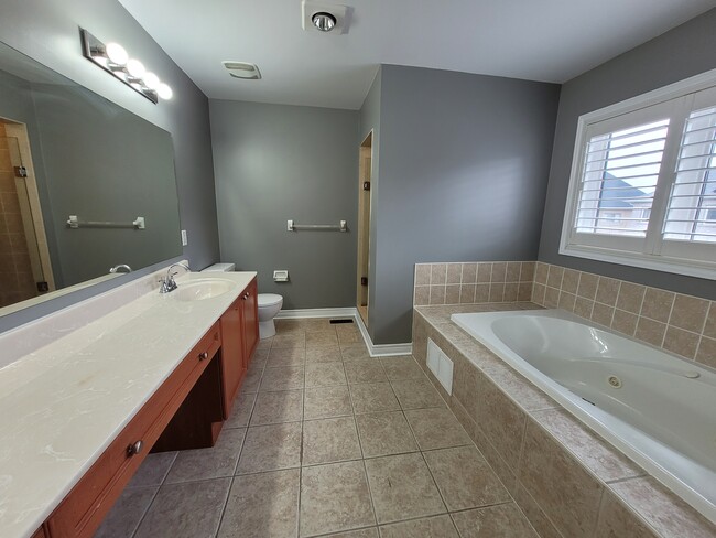 Building Photo - 5150 Doubletree Dr