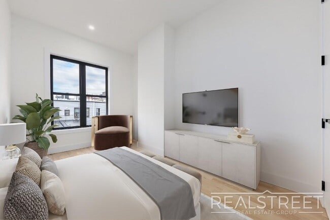 Building Photo - Stunning & Spacious Brand New 4 Bed 3 Bath...