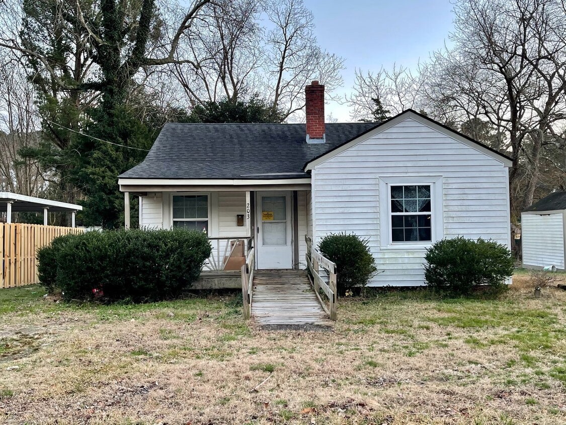 Primary Photo - 2 Bedroom House - Available late August