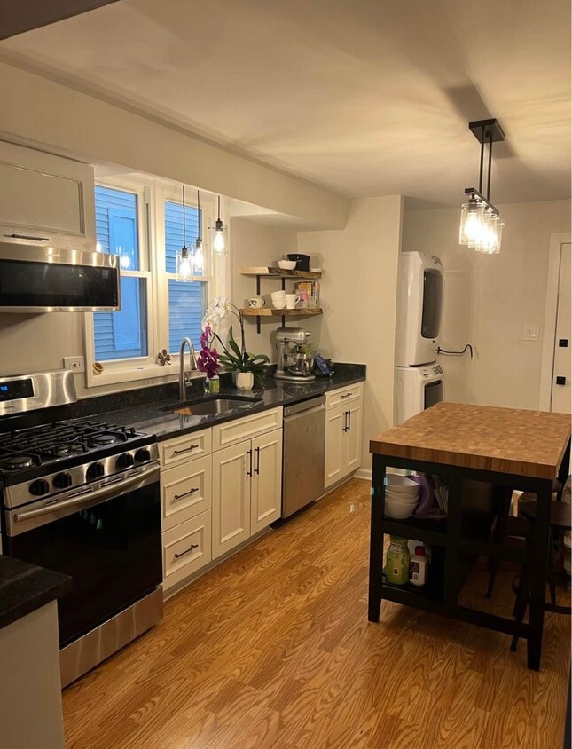 Primary Photo - 3148 N Clifton Ave