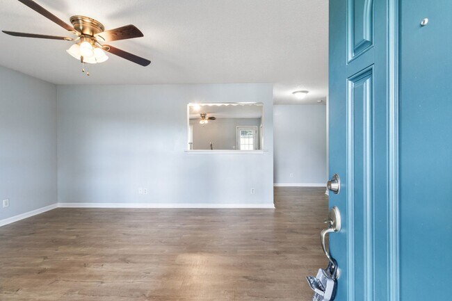 Foto del edificio - 737 W Creek Dr