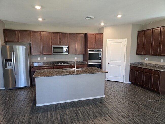 Building Photo - 4412 S Sunrise Bluff Way