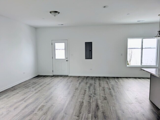 Building Photo - 1241 Gillespie Ln