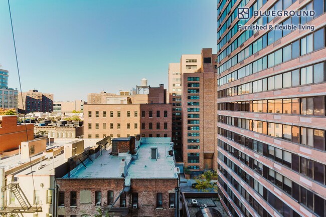 Building Photo - 175 E 96th St