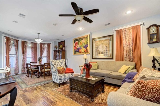 Foto del edificio - 277 Pacific Ave