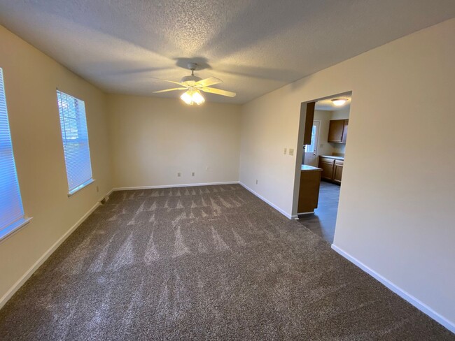 Building Photo - 2BR 1.5BA single story condo located near ...