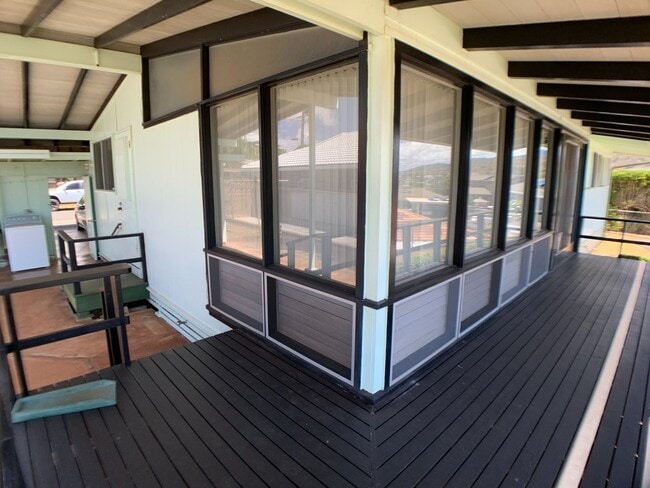 Building Photo - Moanalua Gardens (Honolulu) - Great Location - 3 bedroom home