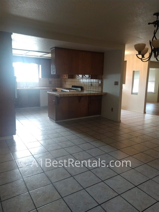 Building Photo - 1100 Chardonnay Way
