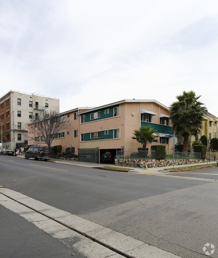 Building Photo - 900 S Kingsley Dr