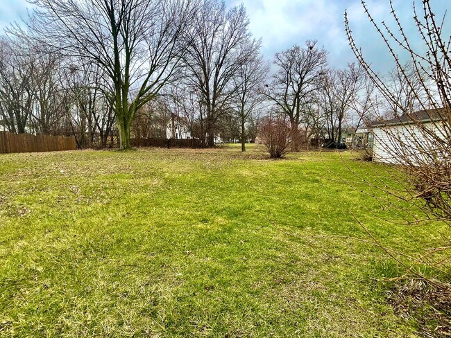 Foto del edificio - 3 Bed -1 Bath Single Family in Elyria