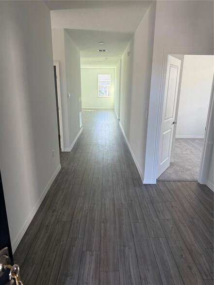 Building Photo - 10128 Huntingnet Way