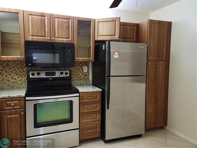 Building Photo - 2767 Carambola Cir N
