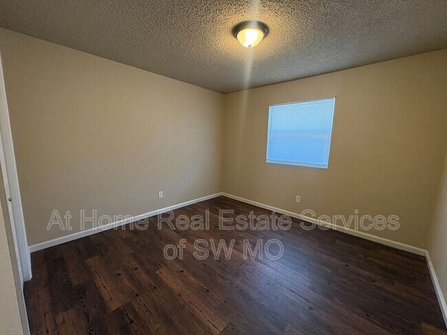 Foto del edificio - 1400 S Campbell Ave