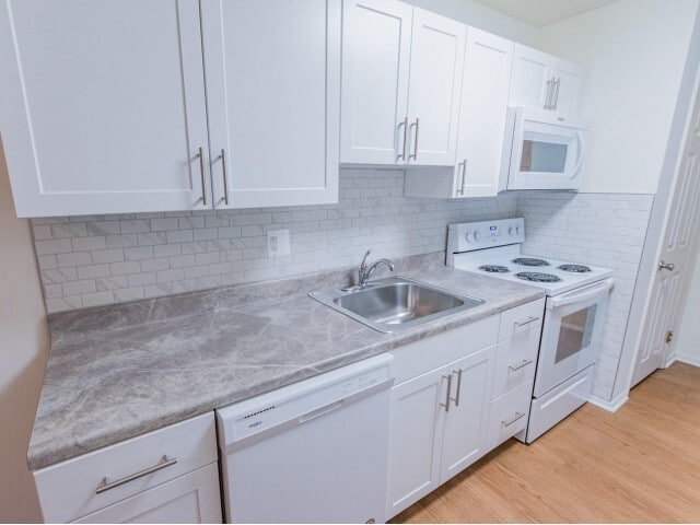 Kitchen - Hollow Run Apartments
