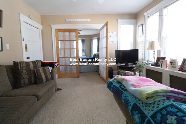 Building Photo - 338 Main St