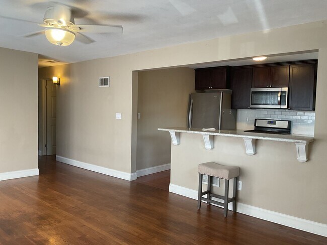 Foto del edificio - 1722 Cornell Rd