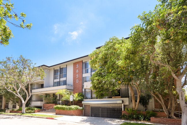 Building Photo - Windsor Place Apartments