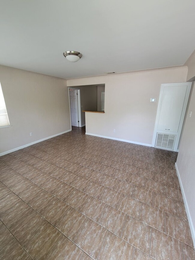 Foto del edificio - 2 BEDROOM 1 BATH HOME