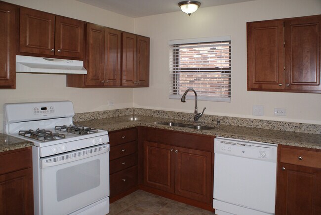 Building Photo - 9104 Lincoln Ct