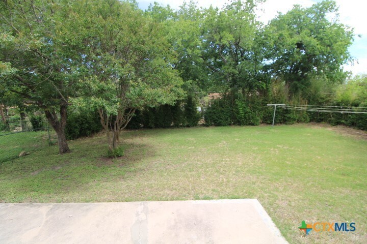 Building Photo - 1007 Robertson Ave